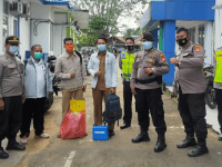 Polres Kubu Raya Yang Tergabung Ops Kontijensi Aman Nusa II Penanganan Covid-19 Amankan Penyaluran Vaksin Kesejumlah Rumah sakit Dan Puskesmas Di Kubu Raya