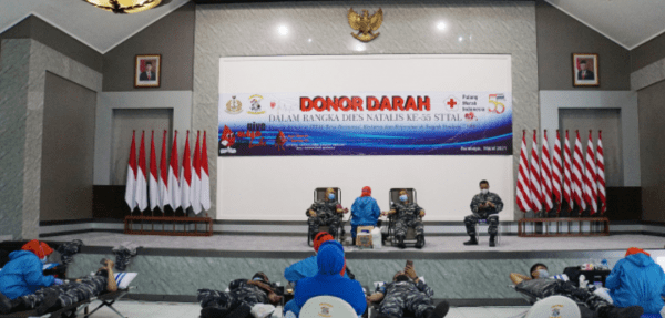 Civitas Akademika STTAL Aksi Donor Darah Bukti Pengabdian STTAL/TNI AL Kepada Bangsa