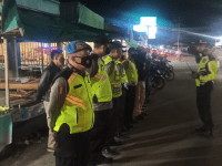 Personil Gabungan Polres Kubu Raya dan Polsek Sungai Kakap Laksanakan Patroli Blue Night