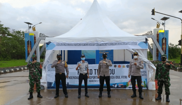 Polsek Sungai Ambawang Buka Posko Penyekatan Mudik Lebaran Di Terminal Antar Lintas Batas Negara