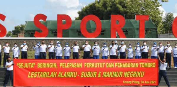 Wadan STTAL Olahraga Bersama Kasal serta Pejabat TNI AL di Kesatrian Marinir Surabaya