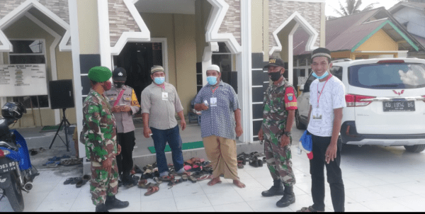 Babinsa Mempawah Hilir Laksanakan Bantuan Pengamanan Venue MTQ XXXI di Desa Pasir