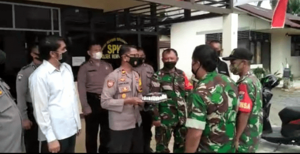 Purnatugas Babinsa Mempawah Hilir Ucapkan HUT Ke-75 Kepolisian Republik Indonesia