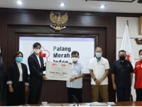 PT Fast Retailing Indonesia Donasikan 100.000 Masker AIRism kepada Palang Merah Indonesia untuk Bantu Mencegah Penyebaran Covid-19