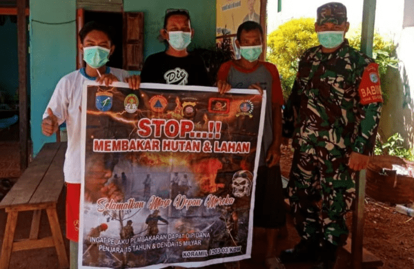 Babinsa Pangkalan Batu Sosialisasi Pencegahan Karhutla di Desa Binaan