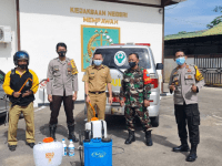 Koramil Mempawah Hilir Bersama Satgas PPKM Tingkat Kecamatan Laksanakan Penyemprotan Disinfektan