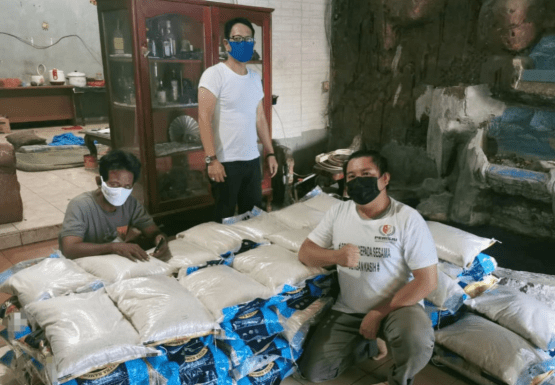 Sambut HUT Ke-76 RI, Perisai DKI Jakarta Salurkan Bantuan Beras 10 Kg