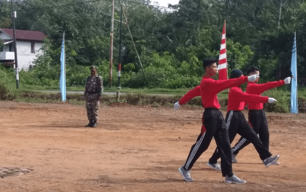 Babinsa Mempawah Hilir Pastikan Kesiapan Pengibar Bendera 17 Agustus di Kecamatan