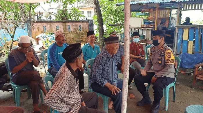 Kapolsek Sungai Kunyit IPTU Joni,SH.,M.AP Bersama Anggota Laksanakan Sambang Duka di Rumah Almarhumah Fatimah