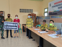 Babinsa Sengkubang Hadiri Penyerahan BLT-DD Keluarga Penerima Manfaat