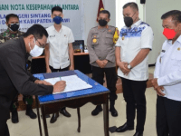 Bupati Melawi dan Pengadilan Negeri Sintang Tanda Tangani MoU Pelayanan Admistrasi Pengadilan