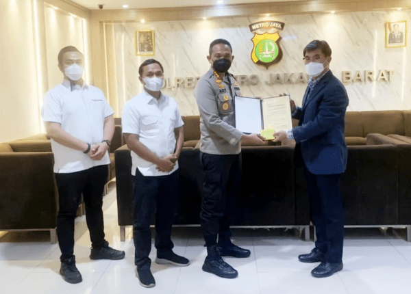 Kedubes Korea Selatan Berikan Penghargaan Kepada Anggota Sat Reskrim Polres Metro Jakarta Barat