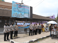 Melaksanakan Program Kapolda Banten, Polresta Tangerang Berdayakan PKL Dengan Warung Jumat