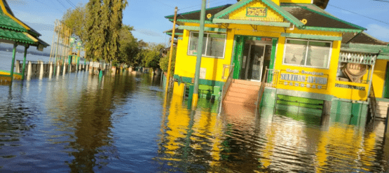 Gubernur Kalbar Tinjau Warga Terdampak Banjir di Sanggau dan Berikan Bantuan