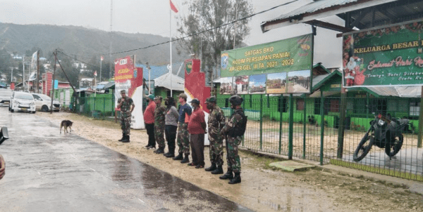 Sambut Gerbang Natal 2021, Aparat TNI-POLRI Dan ASN Paniai Bersinergi Laksanakan Giat Bhakti Sosial