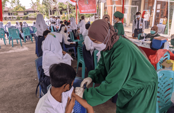Binda Kalbar Laksanakan Giat Vaksinasi Massal di KKR