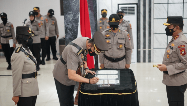Rotasi Sepuluh Perwira menengah Polda Kalimantan barat Menempati Posisi Jabatan Yang Baru