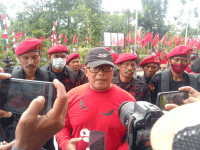 Dianggap melecehkan Logo Partainya, Ratusan Pengurus, Kader dan Simpatisan Serta Satgas PDI Perjuangan Kalimantan Barat laporkan Akun Aan