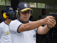 Laksma TNI Avando Asah Naluri Tempur Dengan Pertajam Bidikan Bersama Prajuritnya
