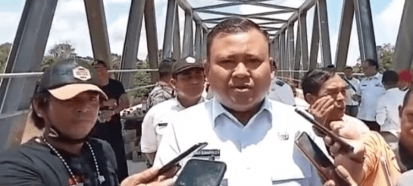 Bupati Melawi H Hadi Sunarya Usfa Yursa Turun Lansung Melihat Jembatan Melawi 2, Pengerjaan  Akan Rampung di Bulan Maret