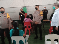 Kapolda Tinjau Vaksinasi Serentak Se-Indonesia Di Lapangan futsal Andika Sui Ambawang