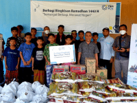 Jelang Ramadhan dan Idul Fitri, YBM PLN Kalbar Salurkan Bantuan Paket Sembako Senilai 225 Juta