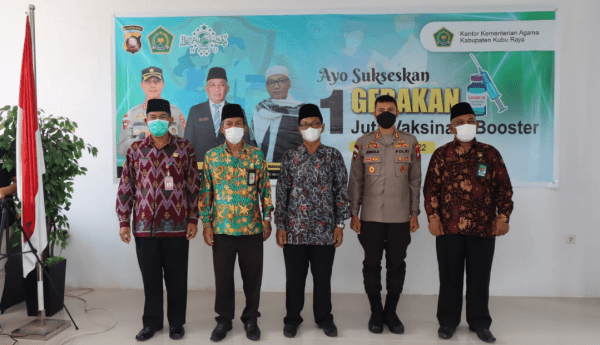 Kapolres Bersama Kemenag Kubu Raya Hadiri Zoom Meeting Vaksinasi Serentak 1 Juta Vaksin Booster Seluruh Indonesia