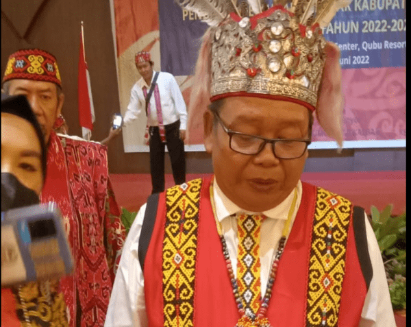 Markus Nailan Dilantik Sebagai Ketua Dewan Adat Dayak Kubu Raya