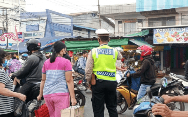 Jaga Kamseltibcarlantas, Polres Kubu Raya Lakukan Pengamanan Lalu lintas di Pagi Hari