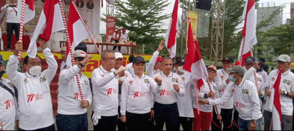 Semarak Merah Putih PMP Rangkul 24 Multi Etnis Kalbar Gerak Jalan Santai