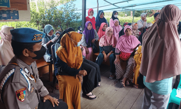 Penyaluran Dana Bantuan Langsung Tunai Subsidi BBM di Enam Desa Kecamatan Terentang dipantau Langsung Polsek Terentang