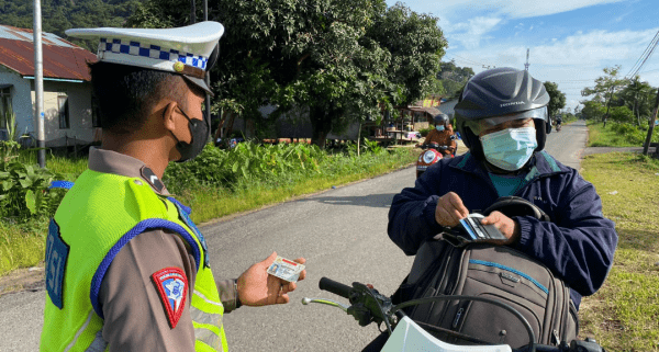 Polres Kayong Utara Lakukan Tes Urine Terhadap Para Sopir Kendaraan