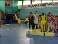 Personil Ditsamapta Polda Kalbar Melaksanakan Pengamanan Kejuaraan Futsal di POR Prov Kalbar
