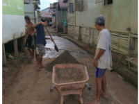 Tak di Sentuh Pembangunan, Warga Swadaya Perbaiki Jalan GG Ikhlas Desa Paal