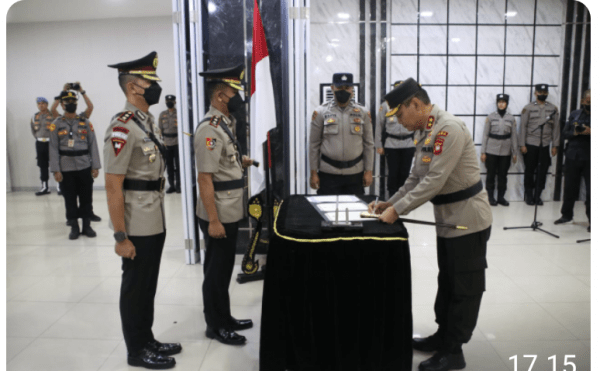 Kapolda Kalbar Pimpin Pelaksanaan Serah Terima Jabatan 5 Pejabat Utama dan 8 Kapolresnya