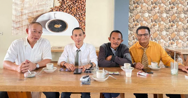 Ket Foto: Dari kiri ke kanan : Rudy,Frans,Abdul Maulana dan Andry Hudaya Wijaya.