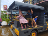Polsek Singkawang Tengah , Polres Singkawang dan Polda Kalbar Bersama BNPB Evakuasi Banjir