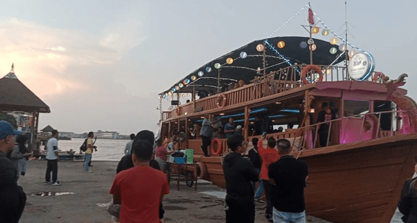 Walikota Pontianak Launching Dan Pengoperasian Kapal Wisata Tepian Sungai Kapuas Di Pelabuhan Senghie