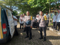 Polsek Pontianak Barat Lakukan Pengamanan Pasar Murah di halaman Aula Kecamatan Pontianak Barat