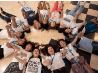 Promosikan Kampanye Pesan Perdamaian, UNIQLO Dukung Konferensi Pemuda CISV APRW-JASPARC di Bali 8 Mei 2023