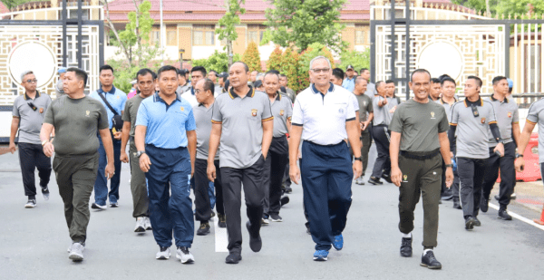 Perkokoh Sinergitas TNI-Polri, Prajurit Tanjungpura Ikuti Olahraga Bersama di Mapolda Kalbar