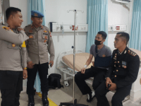 Kapolres Kubu Raya Lakukan Home Visit Terhadap Dua Personil di RS. Anton Sujarwo
