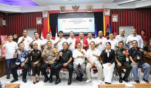 Firmus Jabat Penasehat PWI Sanggau Periode 2023 – 2026