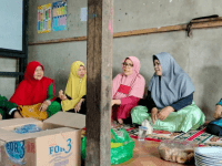 Muslimat NU PC Sanggau Gelar Sholawat, Tausiah dan Arisan di Rumah Qur’an TAM