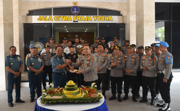 SAMBANGI PUSHIDROS TNI AL, POLRES METRO JAKARTA UTARA BERI UCAPAN HUT KE-78 TNI AL