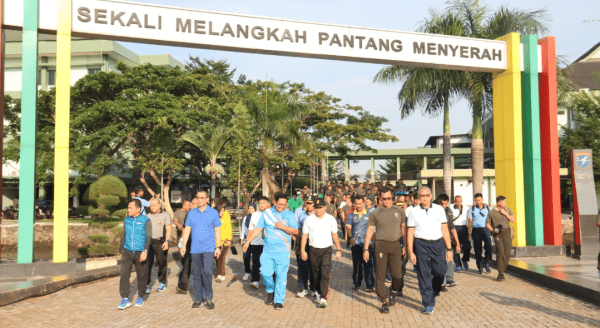 Peringati HUT ke-78, Jajaran TNI di Kalbar Gelar Bakti Kesehatan