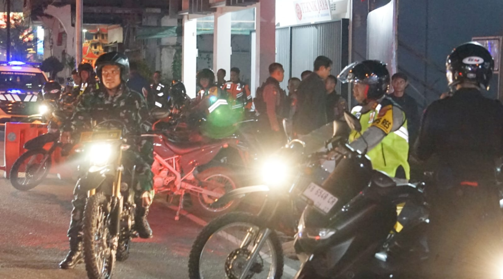 Malam Tahun Baru 2024, Kapolres Bersama Forkopimda Kota Singkawang Lakukan Patroli Bersama Dengan Sepeda Motor