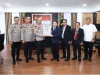 Kapolda Kalbar Terima Penghargaan “Presisi Award” dari Lembaga Kajian Strategis Kepolisian Indonesia