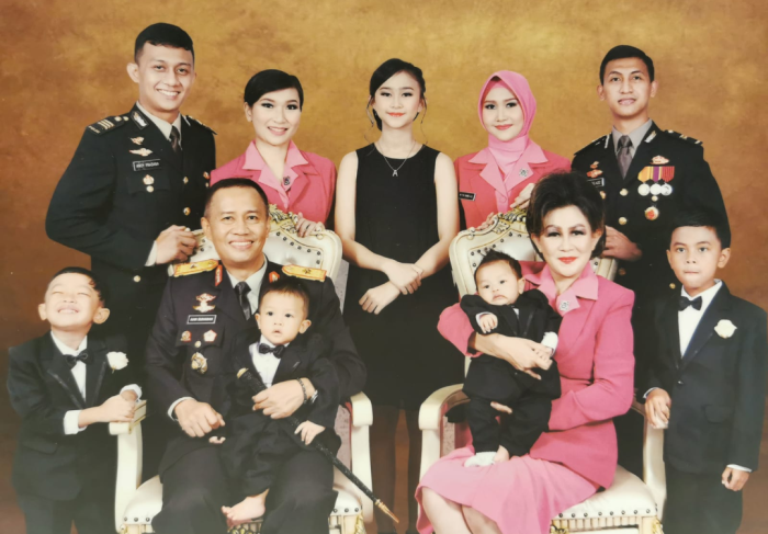 Keluarga Besar Dewi Photo bersama. Foto dok.