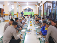 Safari Ramadhan Pertama, Polres Sintang Kunjungi Masjid Al-Kautsar Sintang